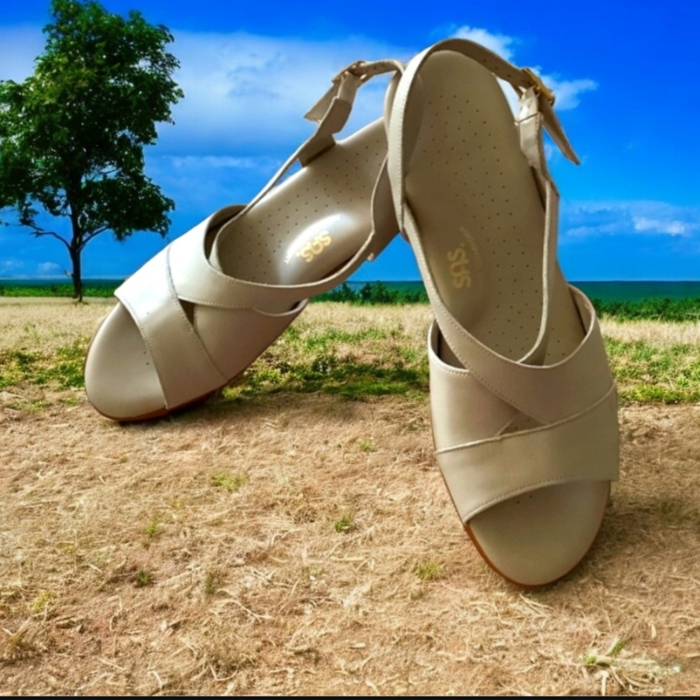 SAS Tripad  comfort sandal beige size 9S (8.5) narrow like NEW very comfy